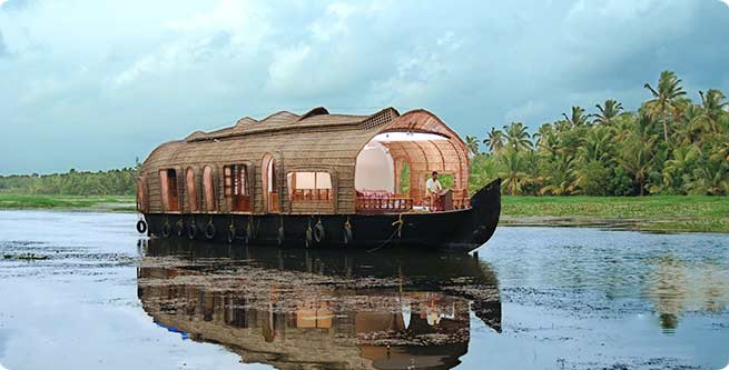 honeymoon-backwaters-houseboats-in-kerala